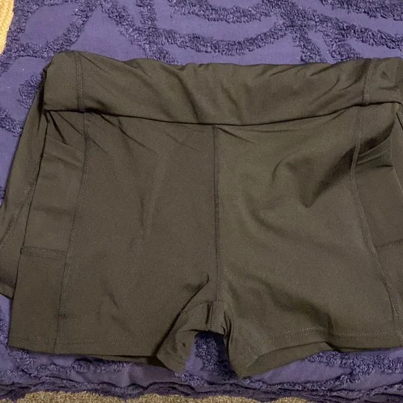 Ladies exercise skort, size large, never worn - Picture 5 of 6